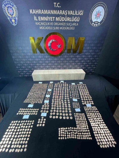Kahramanmaraş&rsquo;ta sahte altın operasyonu: 977 par&ccedil;a sahte altın ele ge&ccedil;irildi
