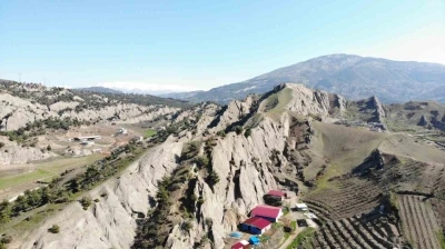 Kahramanmaraş&rsquo;ta sivri ve keskin kayalar
