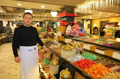 Kahramanmaraş&rsquo;ta tezgahlar şeker ve &ccedil;ikolatalarla s&uuml;slendi