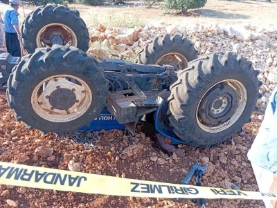 Kahramanmaraş&rsquo;ta trakt&ouml;r&uuml;n altında kalan s&uuml;r&uuml;c&uuml; hayatını kaybetti
