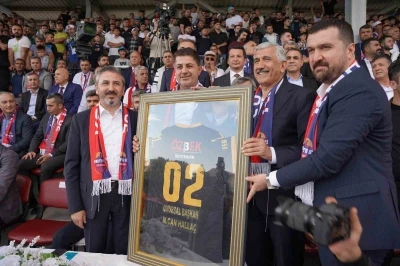 Kahta 02 Spor Kulübü’nden Başkan Hallaç’a &quot;Onursal Başkanlık&quot; unvanı
