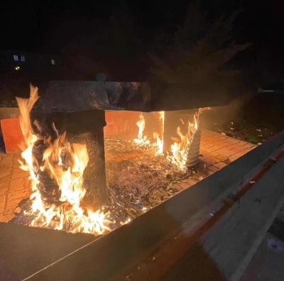 Kahta&rsquo;da parktaki bank ateşe verildi
