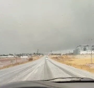 Kahta-Sincik yolunda dolu yağışı
