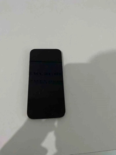 Kaldırımda uyuyan adamın telefonunu çaldı: O anlar kamerada
