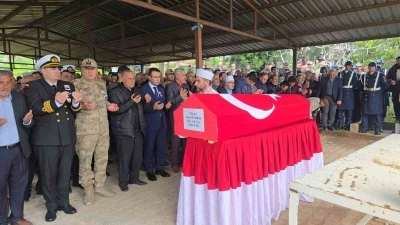 Kalp krizi ge&ccedil;iren asker son yolculuğuna uğurlandı
