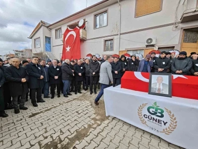 Kalp krizi sonrası vefat eden belediye başkanı toprağa verildi
