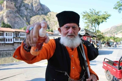 Kalpaklı asırlık &ccedil;ınar Amasya&rsquo;nın son esans&ccedil;ısı
