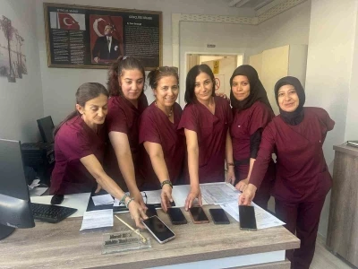 Kamu çalışanları ’Dijitale Bir Gün Mola’ sloganıyla teknolojik cihazları bıraktı
