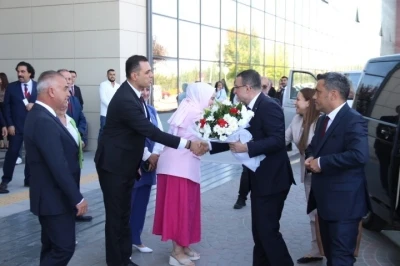 Kamu Hastaneleri Genel Müdürü Dr. Usta, Eskişehir Şehir Hastanesi’ni ziyaret etti
