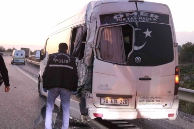 Kamyon emniyet şeridinde bekleyen işçi servisine çarptı: 1 ölü
