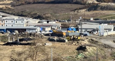 Kamyon şof&ouml;r&uuml; gazoz şişesindeki antifrizi i&ccedil;mesi sonucu ağır yaralandı
