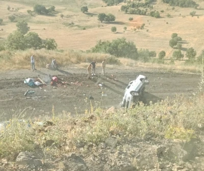Kamyonet şarampole yuvarlandı: 4 yaralı
