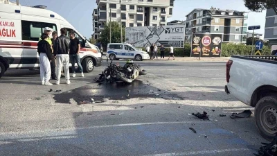 Kamyonetle &ccedil;arpışan motosikletli ağır yaralandı
