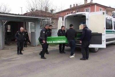 Kan donduran cinayet: İki kardeş bir oldu, babalarını bı&ccedil;ak ve baltayla &ouml;ld&uuml;rd&uuml;

