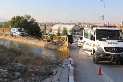 Kanalda akıntıya kapılan 2 &ccedil;ocuğu itfaiye ve AFAD kurtardı
