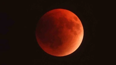 ’Kanlı ay’ tutulması manzarası
