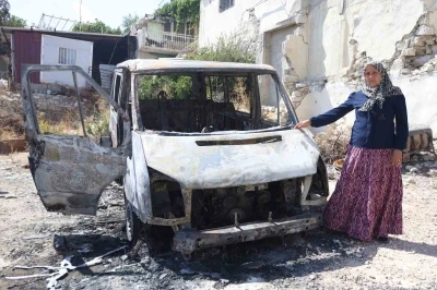 Kanserden eşini kaybeden kadının, 4 evladının ekmek parasını kazandığı minibüs yandı
