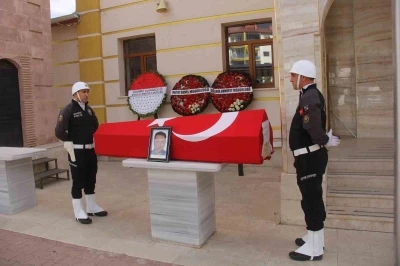 Kansere yenik düşen polis memuru, Sivas’ta toprağa verildi
