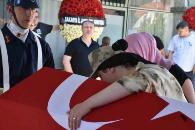 Kansere yenik d&uuml;şen Uzman &Ccedil;avuş, askeri t&ouml;renle son yolculuğuna uğurlandı
