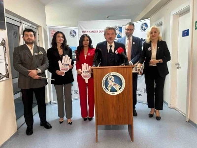 Kanserle m&uuml;cadelede uzmanlardan kritik uyarı: "Stres, korku ve bastırılmış duygular kanseri tetikleyebilir"
