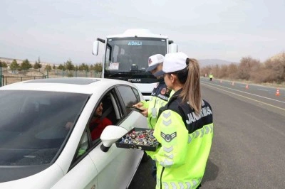 Kapadokya&rsquo;da jandarmadan tatlı uygulama