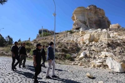 Kapadokya’da Kadıkalesi’nin bir bölümündeki kaya parçaları koptu
