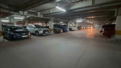 Kapalı otoparktaki şakalaşma kanlı bitti: Arkadaşını bı&ccedil;aklayarak &ouml;ld&uuml;rd&uuml;
