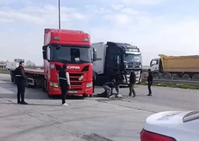 Kapıkule&rsquo;de fenalaşan tır şof&ouml;r&uuml; hayatını kaybetti
