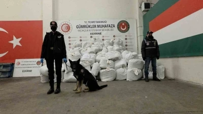 Kapıkule&rsquo;de rekor yakalama, yaklaşık 1 ton esrar ele ge&ccedil;irildi
