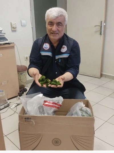Kapıkule&rsquo;de yolcu otob&uuml;s&uuml;nde 2 bin adet canlı yeşil alg ele ge&ccedil;irildi
