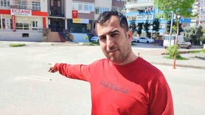 Kapısı a&ccedil;ık olan toplu taşıma aracından d&uuml;şen adam ağır yaralandı
