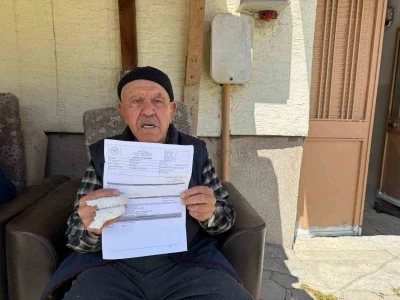 Kapıyı kırıp 86 yaşındaki adamı &ouml;nce merdivenden attı, sonra darp etti
