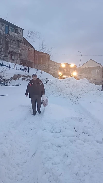 Kar altındaki yaylalarda hayvanlar i&ccedil;in seferberlik
