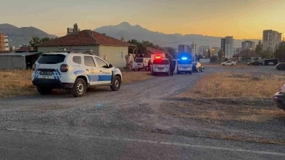 Kar maskeli saldırganlar baba ve oğlunu vurdu: 2 yaralı
