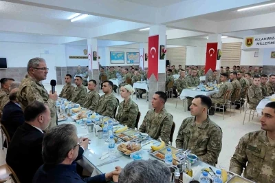 Kara Kuvvetleri Komutanı Orgeneral Tokel, Mehmet&ccedil;iklerle iftarda bir araya geldi
