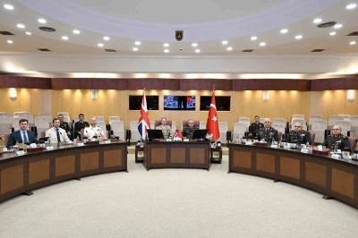 Kara Kuvvetleri Komutanı Tokel, Birleşik Krallık Kara Kuvvetleri Komutanı Orgeneral Walker ile g&ouml;r&uuml;şt&uuml;
