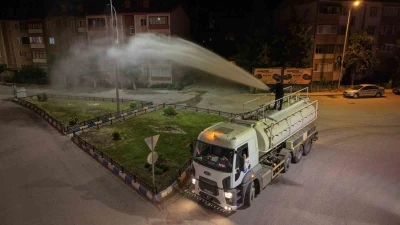 Karab&uuml;k Belediyesi i&ccedil;me suyu kullanmadan yeşil alanları suluyor
