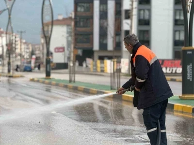 Karab&uuml;k Belediyesi&rsquo;nden temizlik seferberliği
