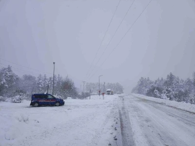 Karab&uuml;k&rsquo;te 112 k&ouml;y yolu ukaşıma kapandı
