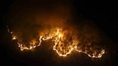 Karabük’te 12 saattir devam eden orman yangını böyle görüntülendi
