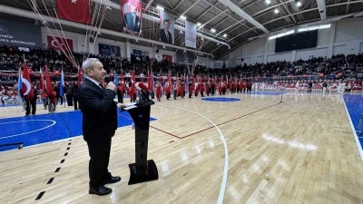 Karab&uuml;k&rsquo;te 23 Nisan coşkusu spor salonuna sığmadı
