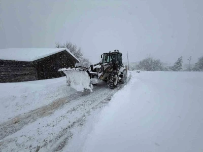 Karab&uuml;k&rsquo;te 30 k&ouml;y yolu ulaşıma a&ccedil;ıldı
