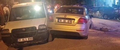 Karab&uuml;k&rsquo;te 5 aracın karıştığı zincirleme kazada 2 kişi yaralandı
