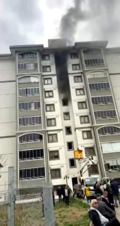 Karabük’te 9 katlı binada çıkan yangın paniğe neden oldu: 5 kişi hastaneye kaldırıldı
