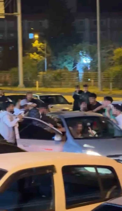 Karab&uuml;k&rsquo;te ara&ccedil;taki 2 kişiyi darbeden ş&uuml;phelilerden 5&rsquo;i tutuklandı

