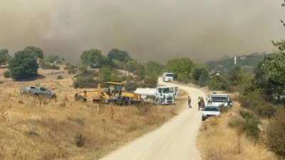 Karabük’te çıkan orman yangını Kastamonu’ya sıçradı: Alevlerin yaklaştığı köy tahliye edildi
