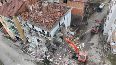 Karabük’te doğal gaz patlaması sonrası hasar gören bina 3 yıl sonra yıkılıyor
