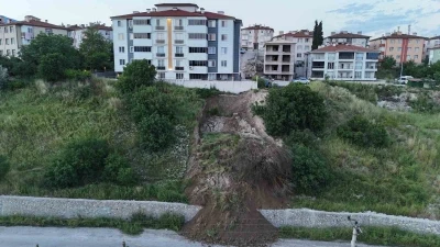 Karab&uuml;k&rsquo;te heyelan tehlikesi: Toprak k&uuml;tlesi yola indi
