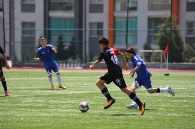 Karab&uuml;k&rsquo;te okul sporları futbol heyecanı başladı
