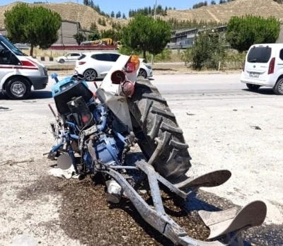 Karab&uuml;k&rsquo;te tır ile trakt&ouml;r &ccedil;arpıştı: 1 ağır yaralı
